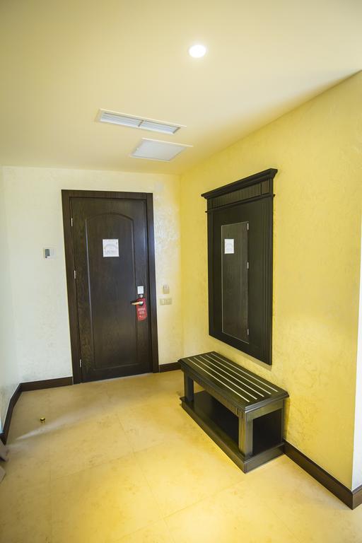 Colosseum Marina Hotel